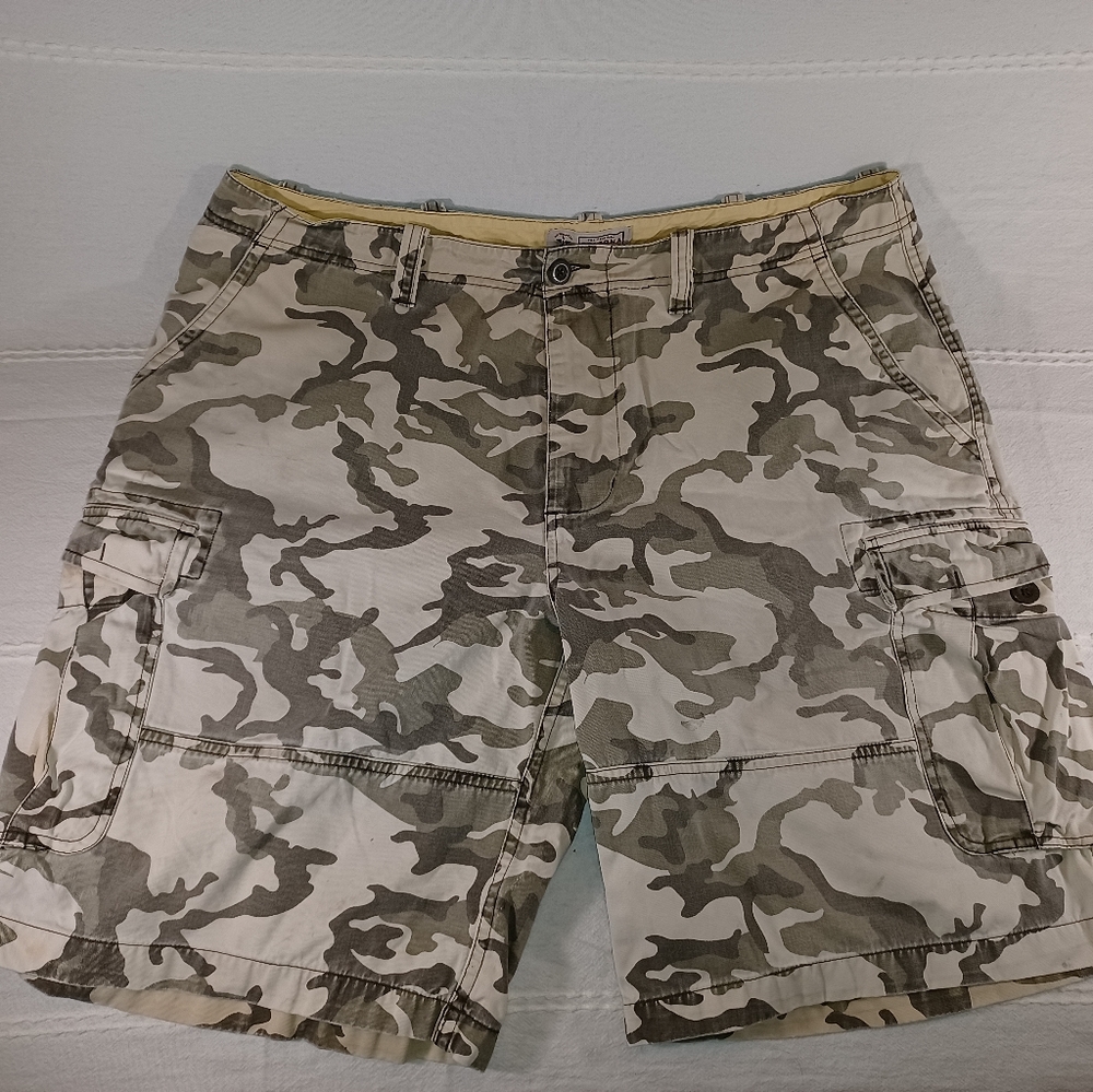 Size 38 Men's Arizona cargo shorts